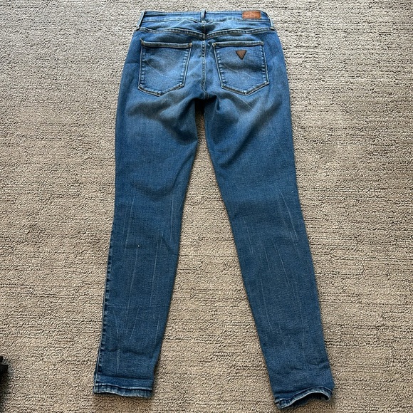 Ladies Guess Jeans, sexy curve , 27 waist. - Picture 2 of 4